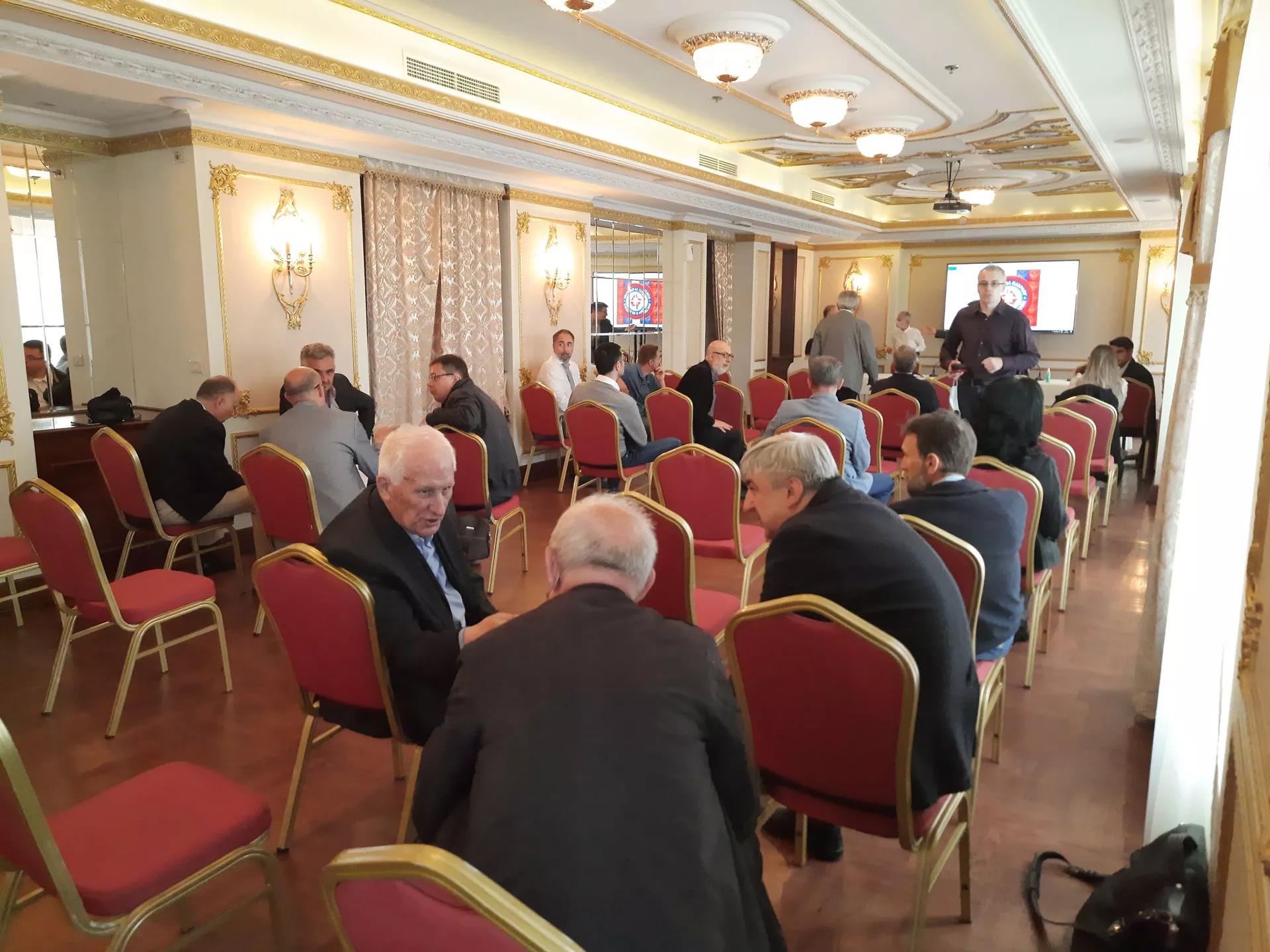 Академик Матија Бећковић на седници Покрета за одбрану Косова и Метохије - Sputnik Србија, 1920, 13.07.2021