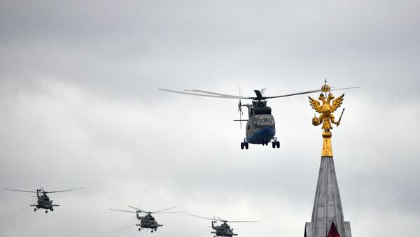 Ruski helikopteri Mi-26 i Mi-8 na vojnoj paradi u Rusiji - Sputnik Srbija