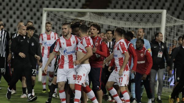 Haos na derbiju FK Crvena zvezda i FK Partizan - Sputnik Srbija