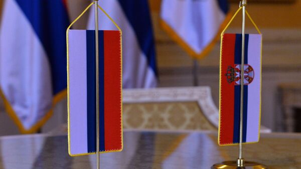  Zastave Rusije i Srbije - Sputnik Srbija