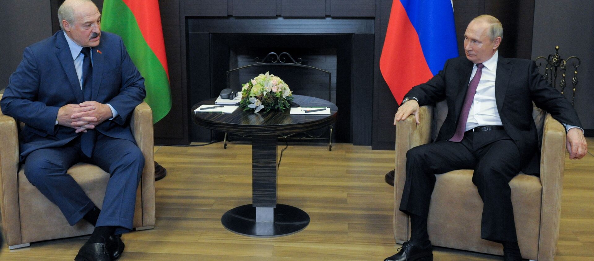 Председници Белорусије и Русије, Александар Лукашенко и Владимир Путин, на састанку у Сочију - Sputnik Србија, 1920, 29.05.2021