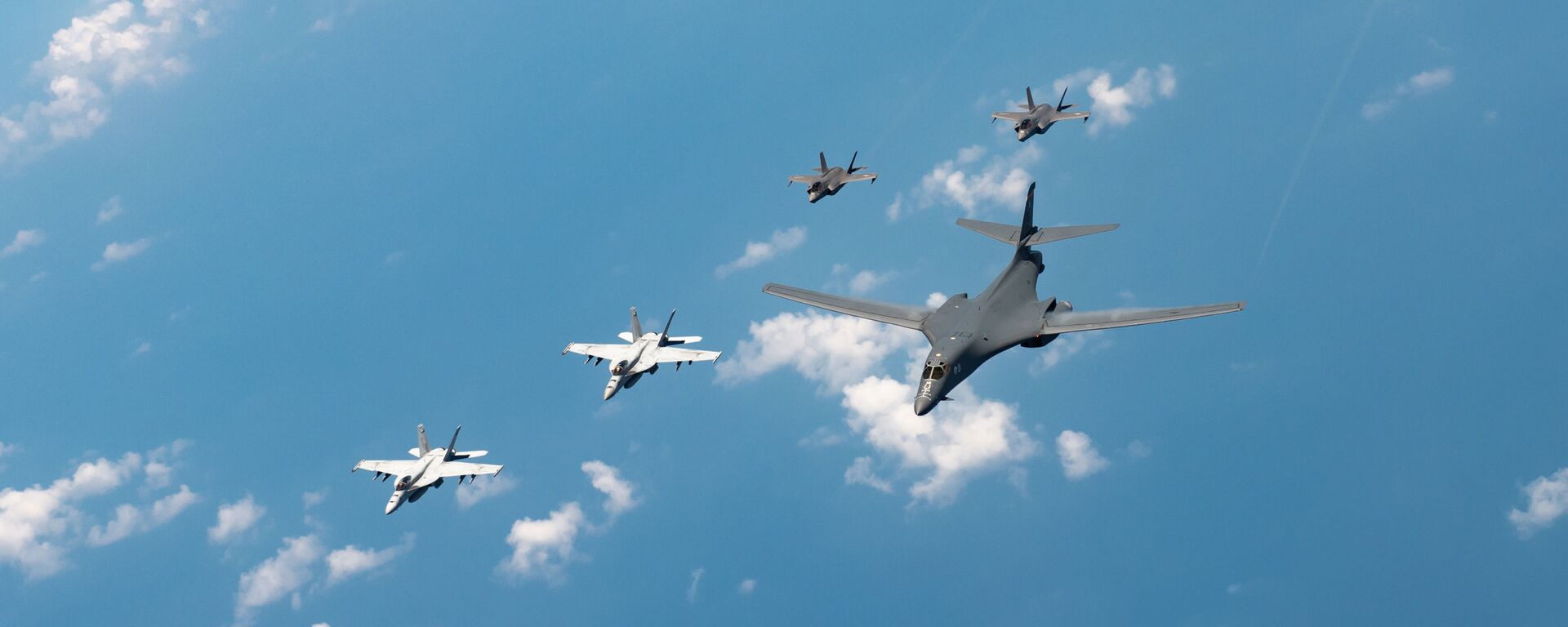 Амерички војни авиони изнад Хаваја - Sputnik Србија, 1920, 30.05.2021