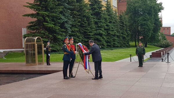 Dačić položio venac na grobu neznanom junaku kraj zidina Kremlja - Sputnik Srbija