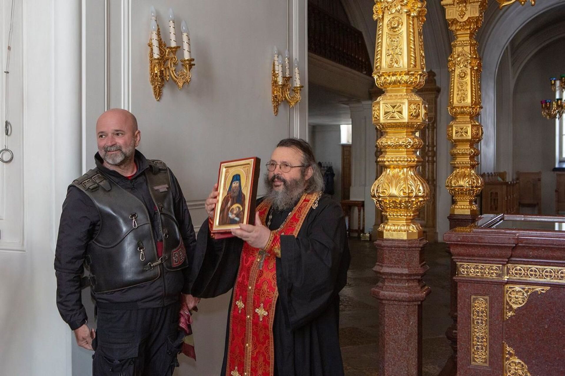 Slobodan Bašić darovao je ikonu monaha Haritona monaškom bratstvu u manastiru Valam. - Sputnik Srbija, 1920, 13.07.2021