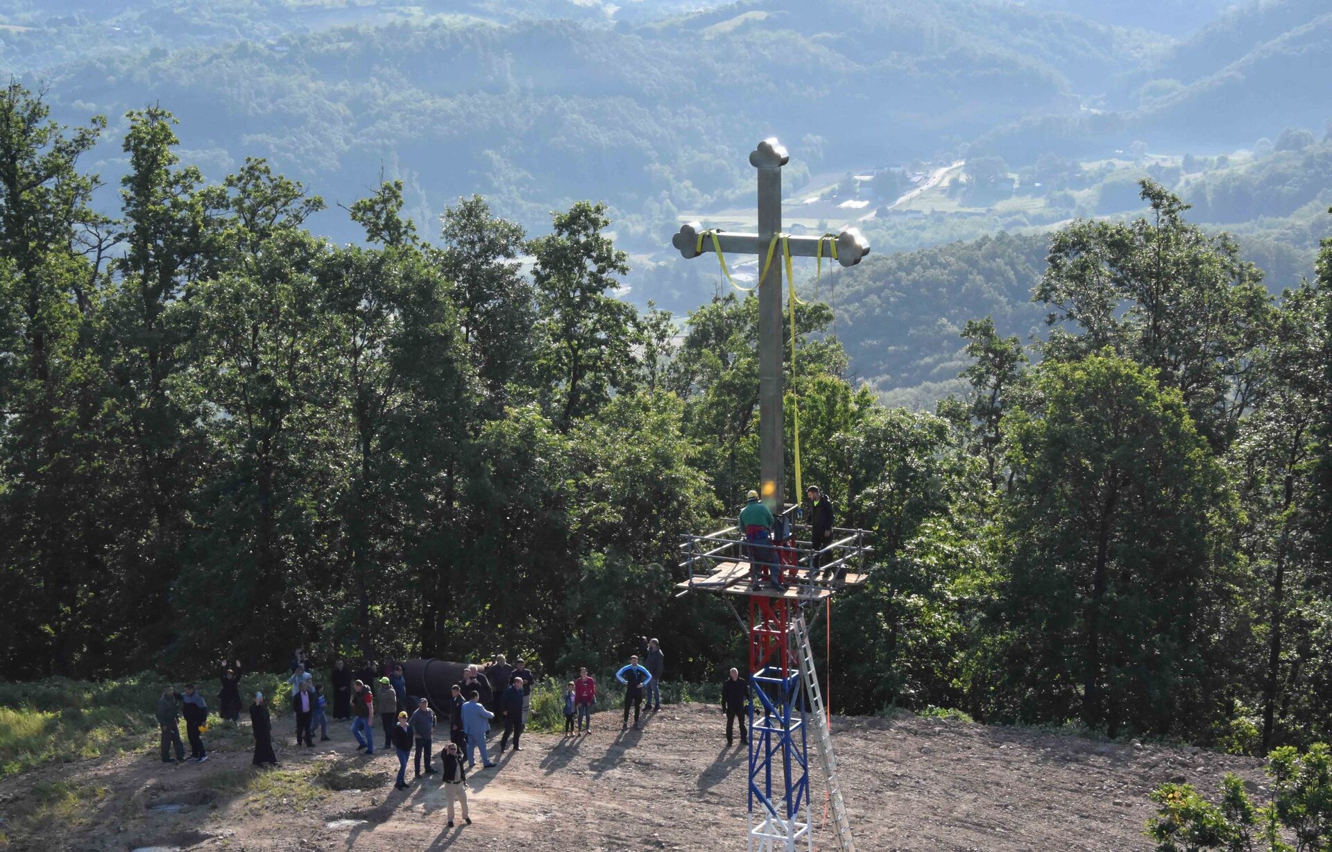 Постављање крста на брду Бојчица код Осечине - Sputnik Србија, 1920, 13.07.2021