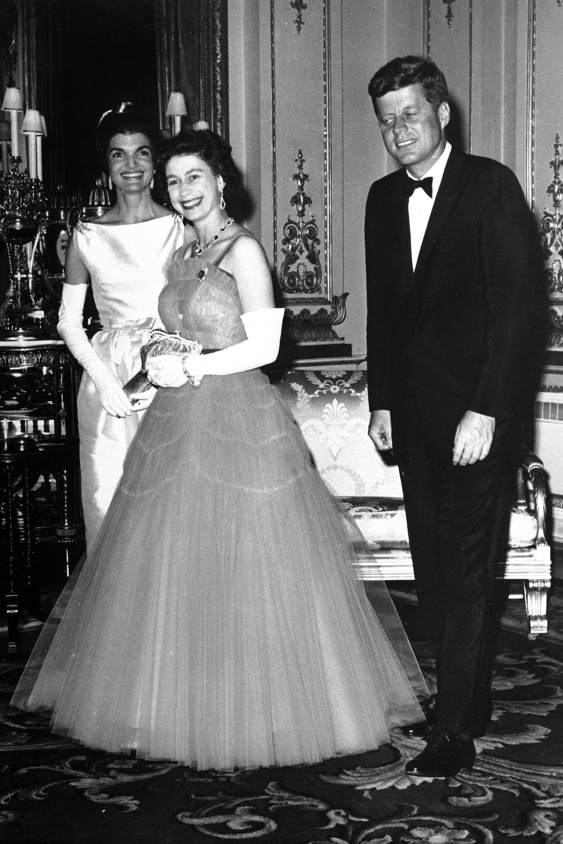 Краљица Елизабета Друга са Џоном и Жаклином Кенеди - Sputnik Србија, 1920, 13.07.2021