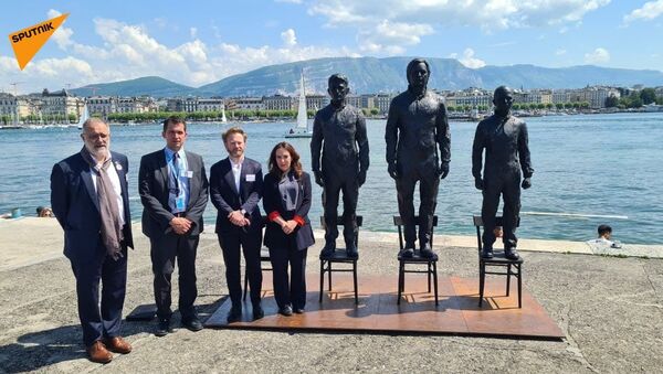 Spomenik u Ženevi u čast Džulijenu Asanžu, Čelsi Mening i Edvardu Snoudenu - Sputnik Srbija