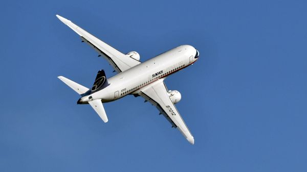 Авион Сухој суперџет ССЈ100 - Sputnik Србија