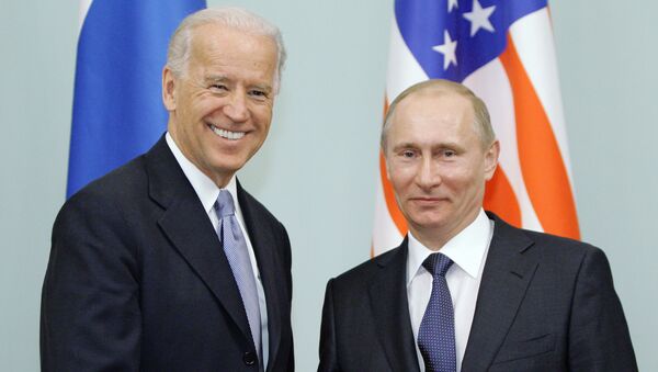 Архивска фотографија, 10. март 2011. Премијер Русије Владимир Путин и потпредседник САД Џозеф Бајден - Sputnik Србија