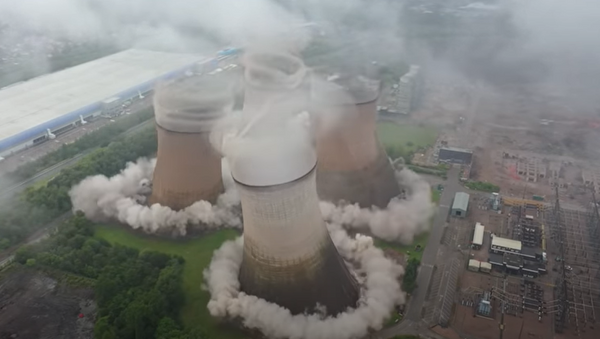 Rušenje tornjeva termoelektrane u Britaniji - Sputnik Srbija
