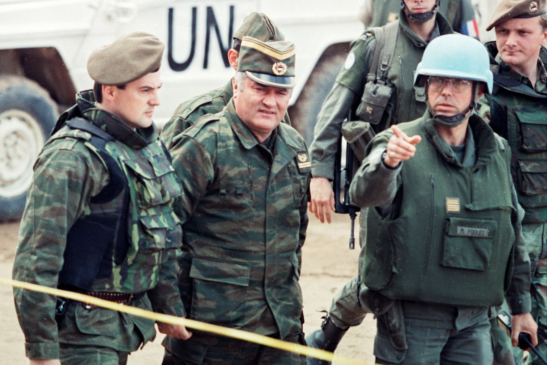 Ratko Mladić dolazi na sastanak sa generalom Filipom Morijonom, komandantom snaga UN, mart 1993. - Sputnik Srbija, 1920, 13.02.2022