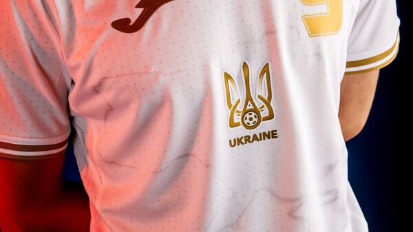 Дрес украјинске фудбалске репрезентације са обрисом Украјине која укључује и Крим - Sputnik Србија