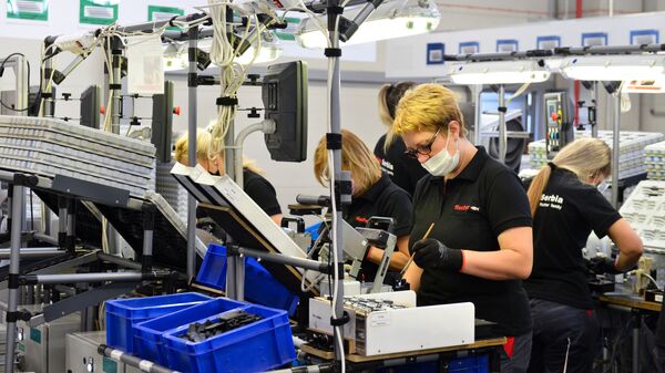 Nemačka grupacija „Fišer“ otvorila fabriku u Jagodini - Sputnik Srbija