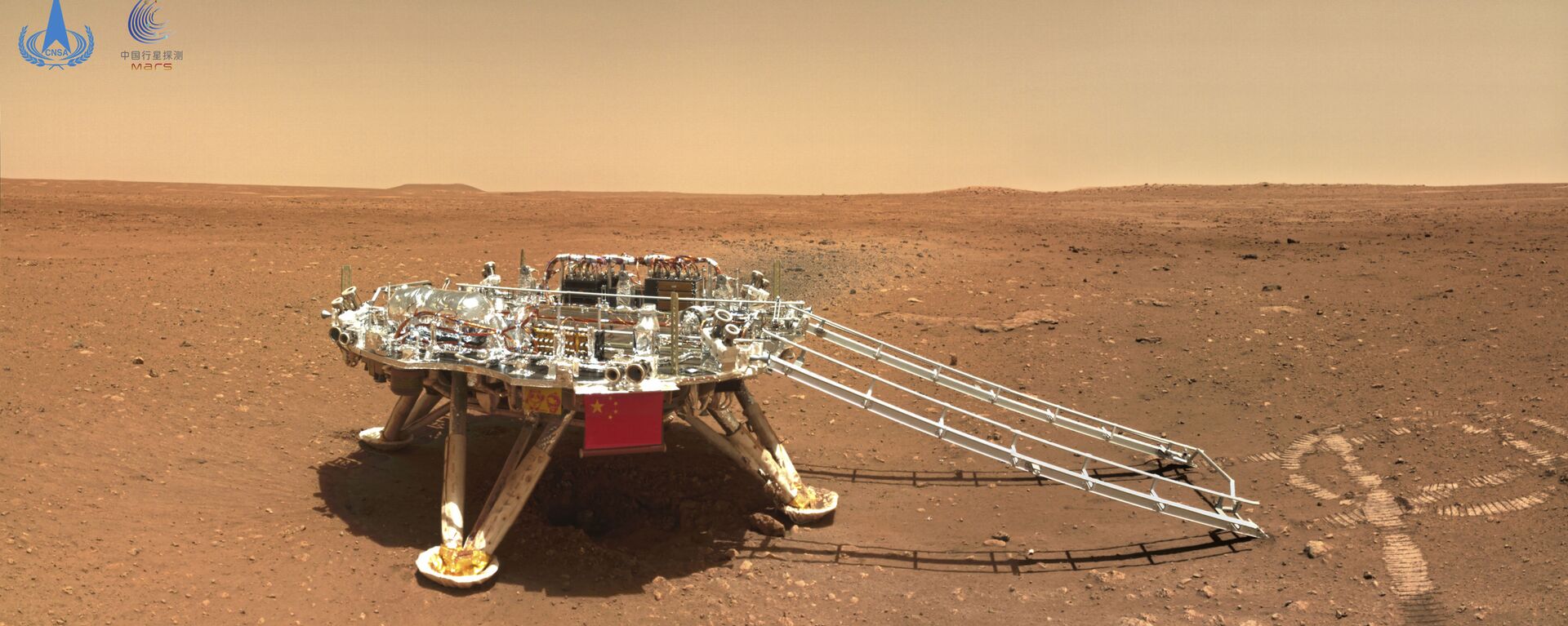 Kineski rover Džurong na površini Marsa. - Sputnik Srbija, 1920, 01.01.2022