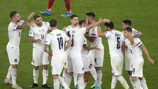 Фудбалери Италије славе гол против Турске - Sputnik Србија