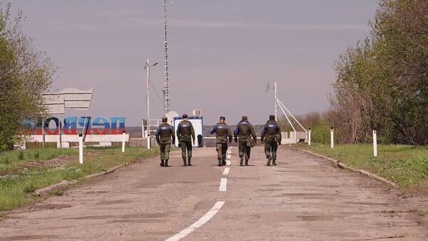 Припадници представништва ЛНР у Заједничком центру за контролу и координацију прекида ватре у Донбасу - Sputnik Србија