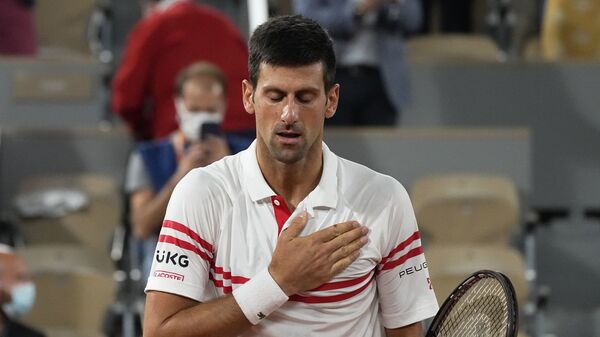 Novak Đoković nakon što je savladao Rafu Nadala u polufinalu Rolan Garosa - Sputnik Srbija