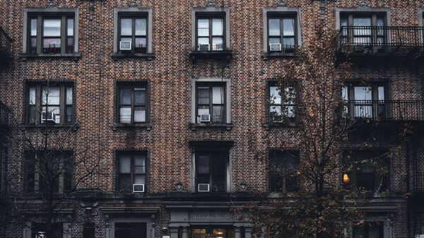 Prozori na zgradi u Bruklinu - Sputnik Srbija