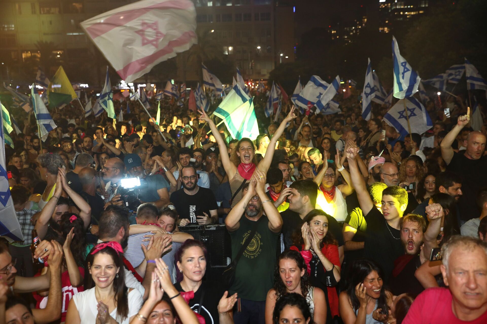 Slavlje na ulicama Tel Aviva posle izbora nove izraelske vlade - Sputnik Srbija, 1920, 13.07.2021