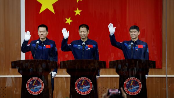 Kineski astronauti pred poletanje u svemir - Sputnik Srbija