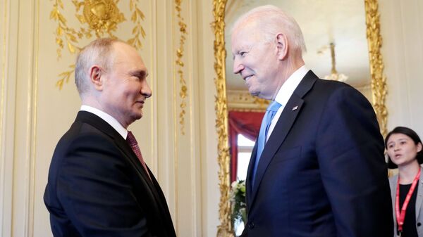 Bladimir Putin i Džo Bajden  - Sputnik Srbija