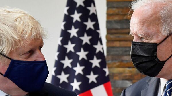 Амерички председник Џозеф Бајден и британски премијер Борис Џонсон - Sputnik Србија