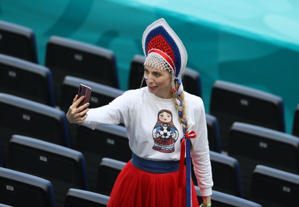 Navijačica Rusije na meču protiv Finske - Sputnik Srbija