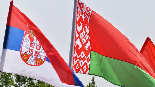 Zastave Srbije i Belorusije - Sputnik Srbija