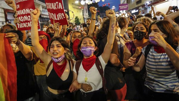Žene u Turskoj na protestu  - Sputnik Srbija