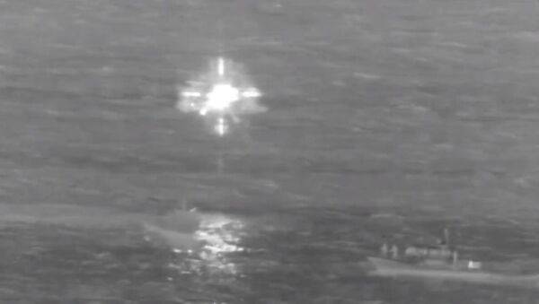 Spasavanje pilota Boinga 737 iz okeana - Sputnik Srbija