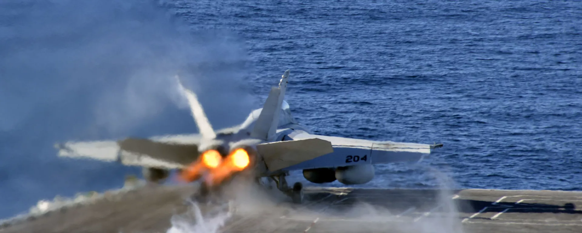 Авион F/A-18E Super Hornet полеће са носача авиона Нимиц америчке ратне морнарице - Sputnik Србија, 1920, 04.07.2021