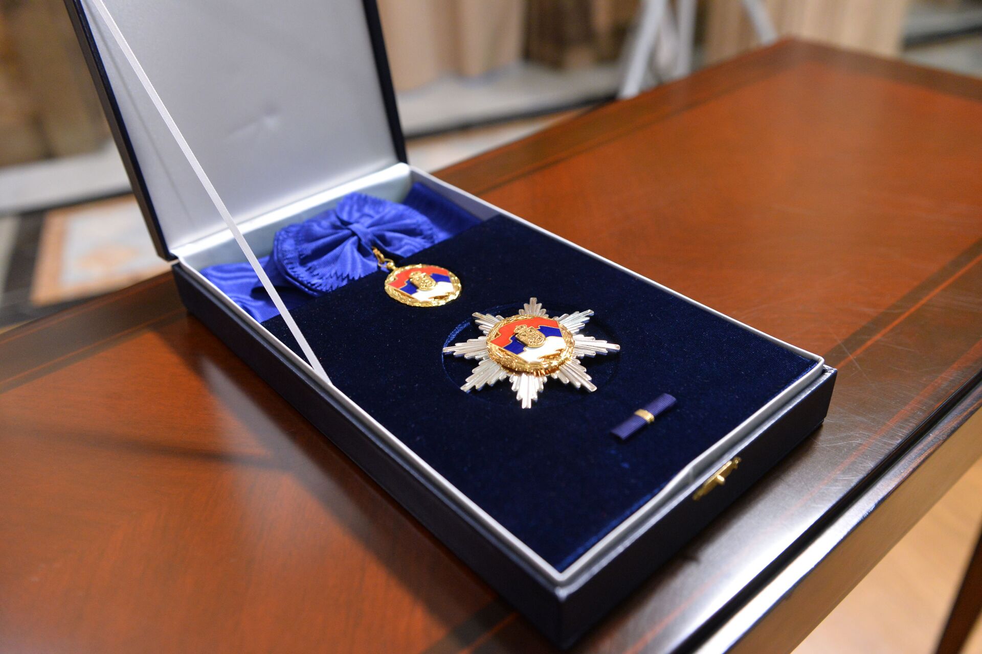  Ministru spoljnih poslova i spoljne trgovine Mađarske Peteru Sijartu uručen je Orden srpske zastave prvog stepena - Sputnik Srbija, 1920, 13.07.2021