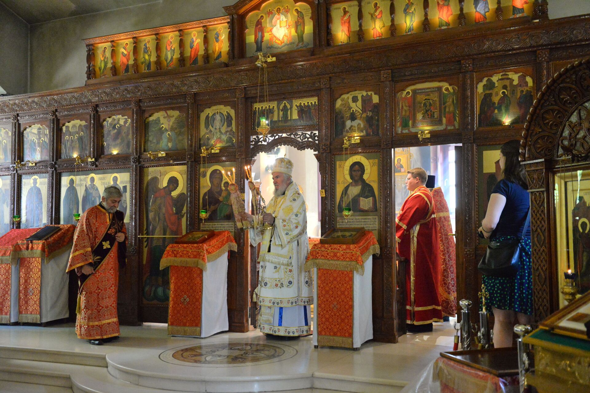 Svetu arhijerejsku Liturgiju u ruskoj crkvi Svete Trojice u Beogradu služio je umirovljeni Episkop kanadski Georgije - Sputnik Srbija, 1920, 13.07.2021