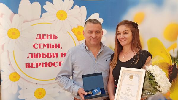 Sanja i Nikola Pervaz iz Novog Sada u braku su punih 30 godina. - Sputnik Srbija