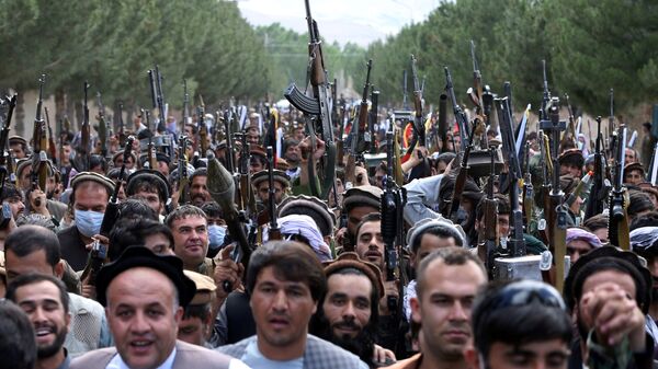 Наоружани људи током скупа у Кабулу - Sputnik Србија