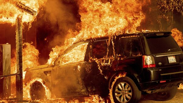 Аутомобил изгорео у пожару - Sputnik Србија