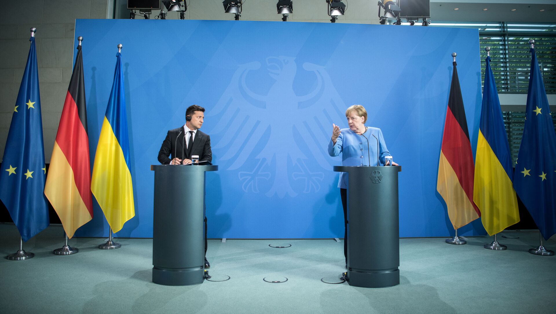 Predsednik Ukrajine Vladimir Zelenski i nemačka kancelarka Angela Merkel - Sputnik Srbija, 1920, 12.07.2021