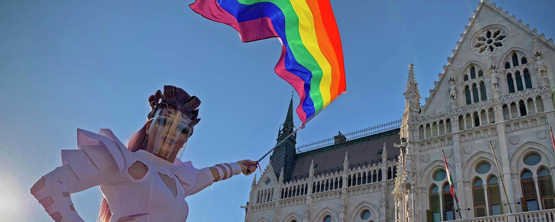 ЛГБТ активисти испред мађарског парламента - Sputnik Србија, 1920, 17.09.2021
