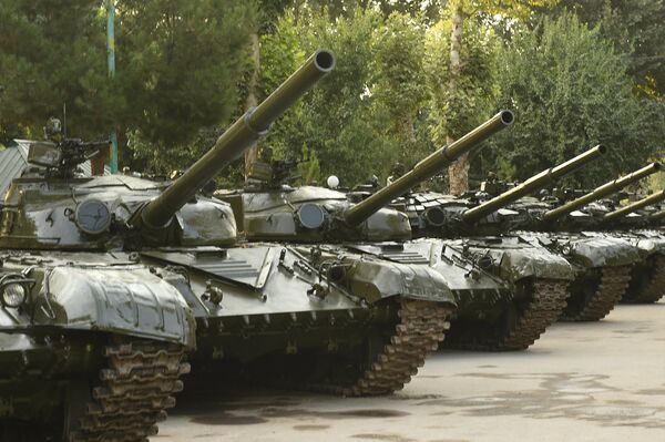 Vojska poseduje više od 250 tenkova.  - Sputnik Srbija