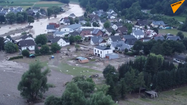 Katastrofalne poplave na zapadu Nemačke snimljene iz drona - Sputnik Srbija