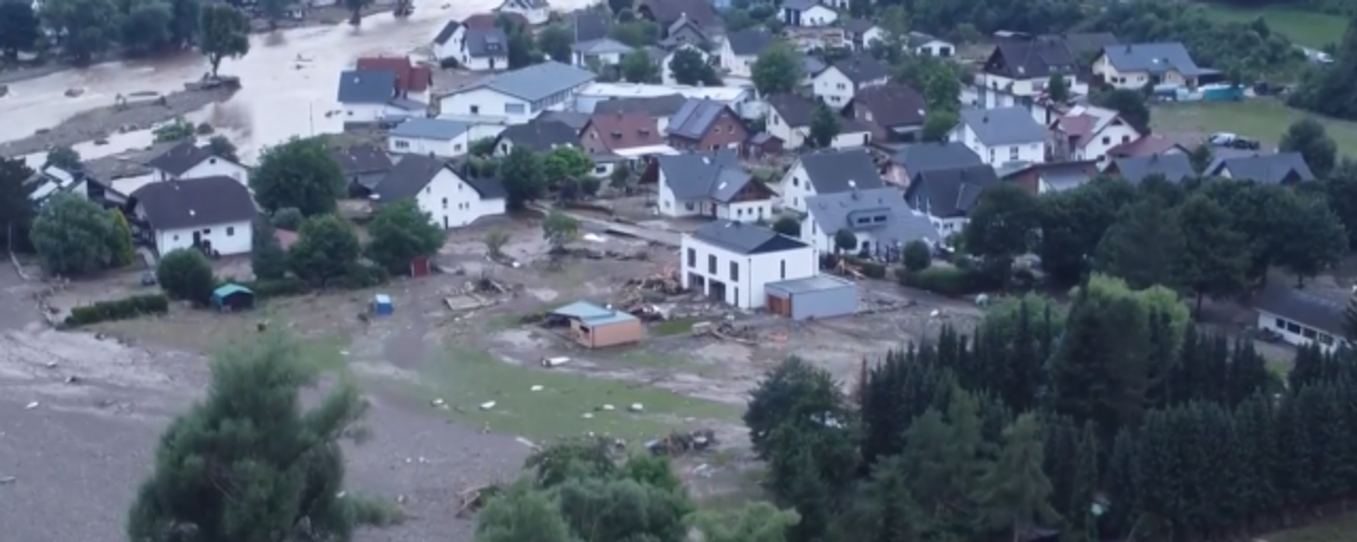 Katastrofalne poplave na zapadu Nemačke snimljene iz drona - Sputnik Srbija, 1920, 16.07.2021