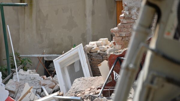 Srušio se još jedan deo zgrade u Vidovdanskoj ulici na Vračaru - Sputnik Srbija