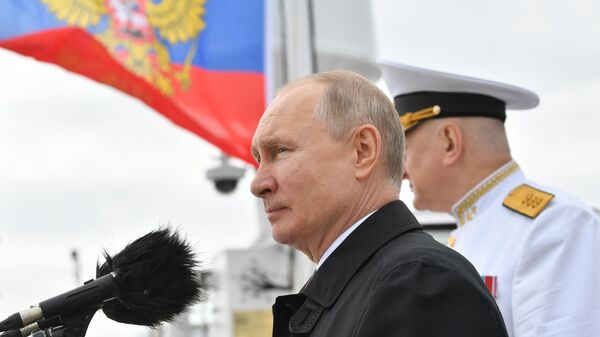 Путин на паради поводом Дана ратне морнарице - Sputnik Србија
