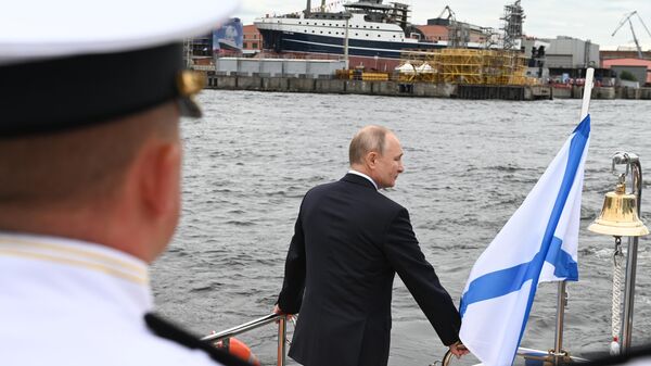 Vladimir Putin učestvuje u porinuću ribolovačkog broda Mehanik Sizov - Sputnik Srbija