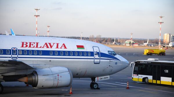 Авион Боинг 737-500 авио-компаније Белавиа на аеродрому Внуково  - Sputnik Србија