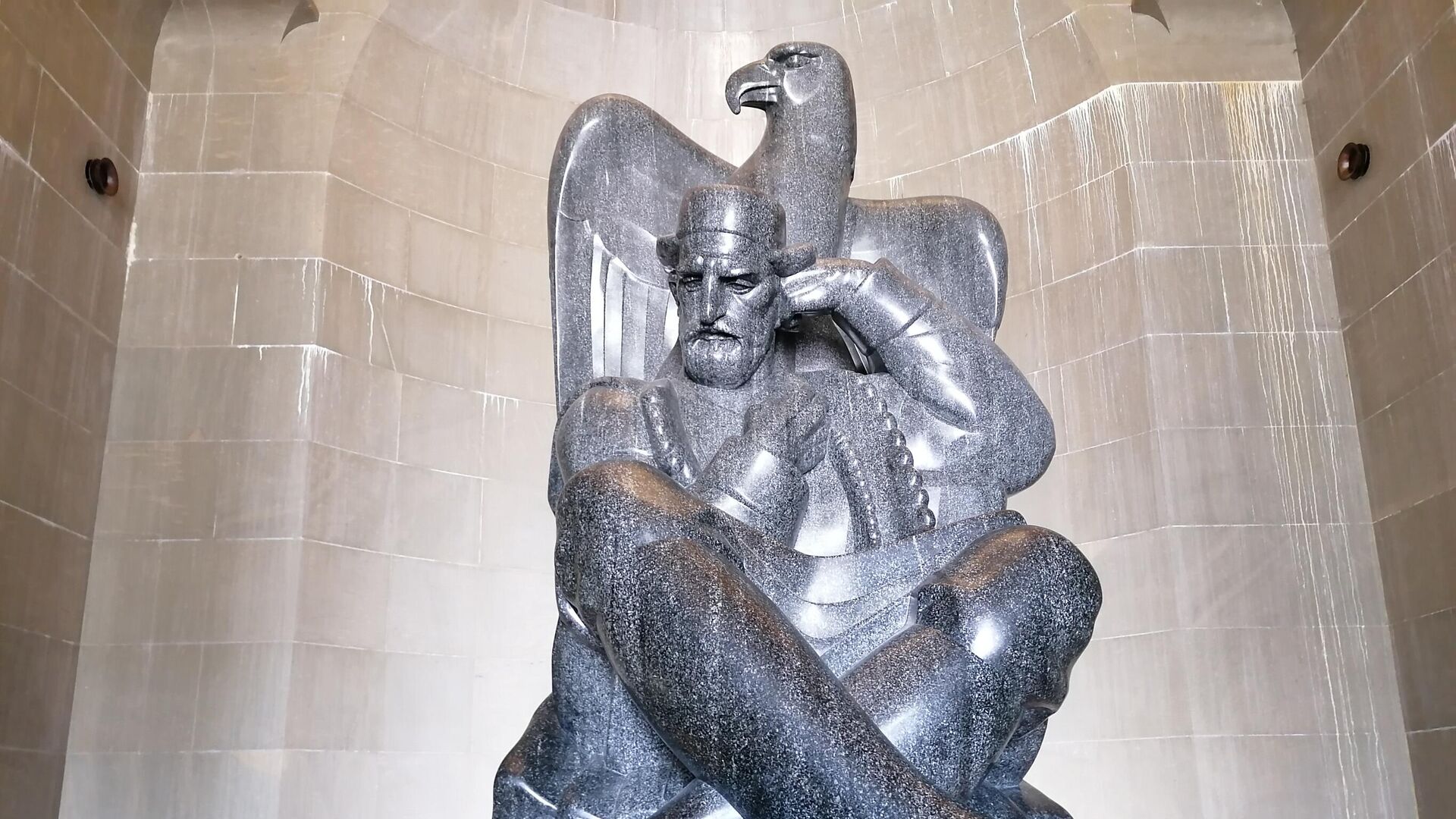 Njegoševa statua u mauzoleju na Lovćenu - Sputnik Srbija, 1920, 29.12.2021