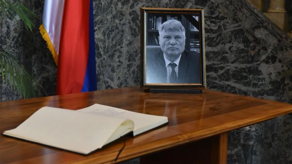 Уписивање у Књигу жалости поводом смрти амбасадора Лазанског - Sputnik Србија