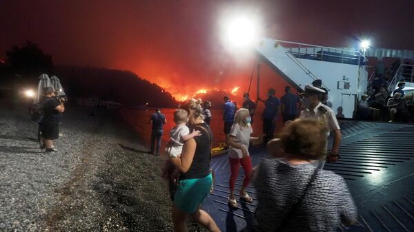 Evakuacija sa Evije u Grčkoj zbog požara - Sputnik Srbija