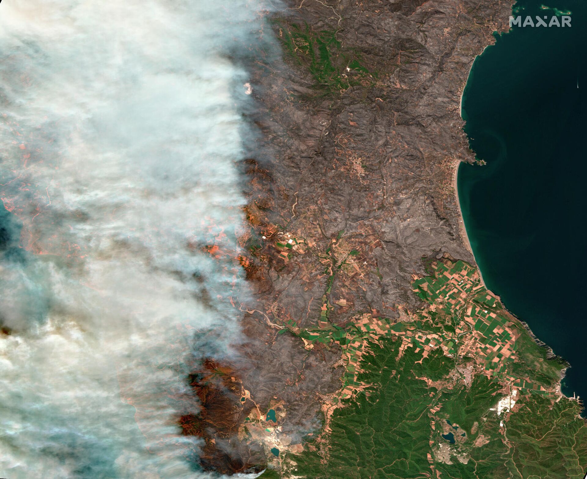 Сателитски снимак пожара на острву Евија - Sputnik Србија, 1920, 09.08.2021