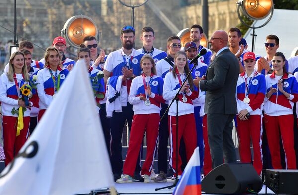 Руски олимпијци дочекани као хероји на Црвеном тргу - Sputnik Србија